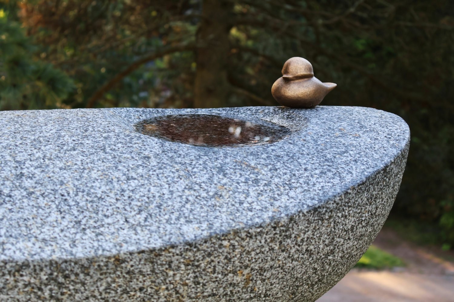 Tyhj� Syli lakikivi ja pronssiveistos, Harri Pakarinen